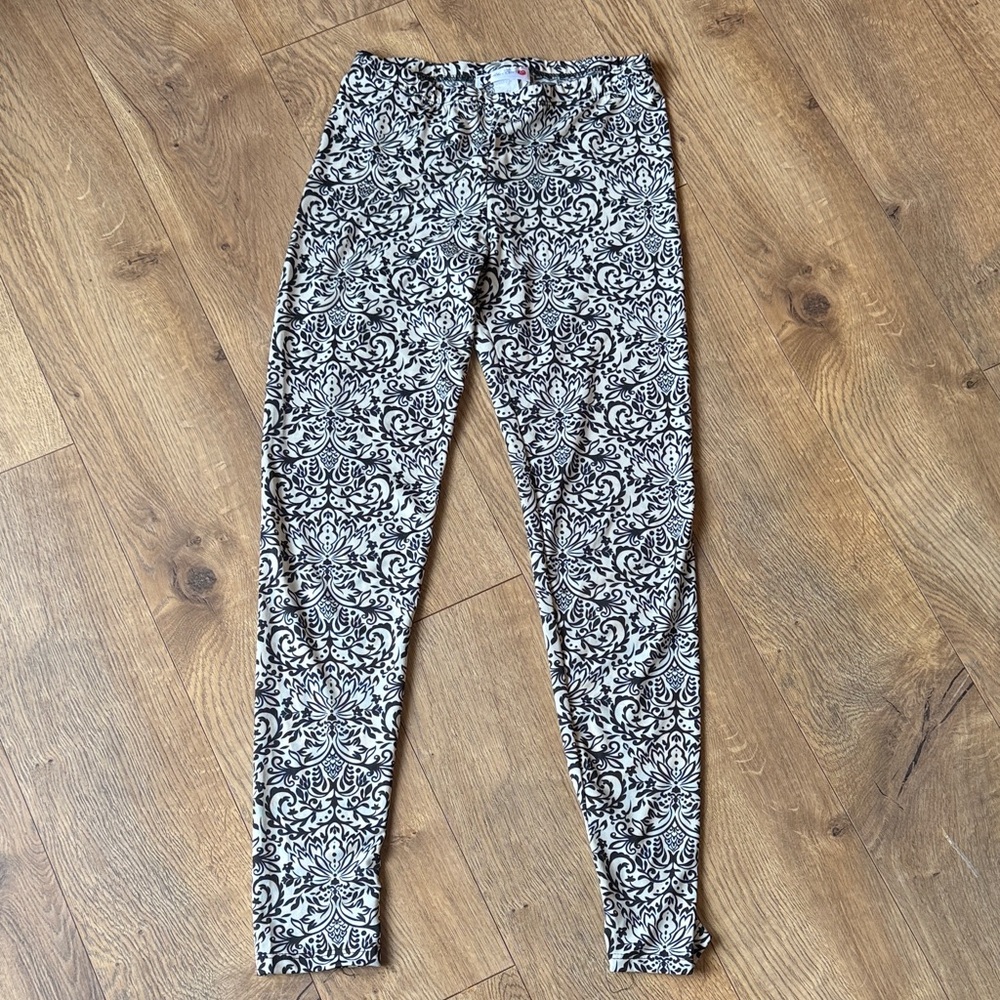 Body Central Black and White Floral Leggings